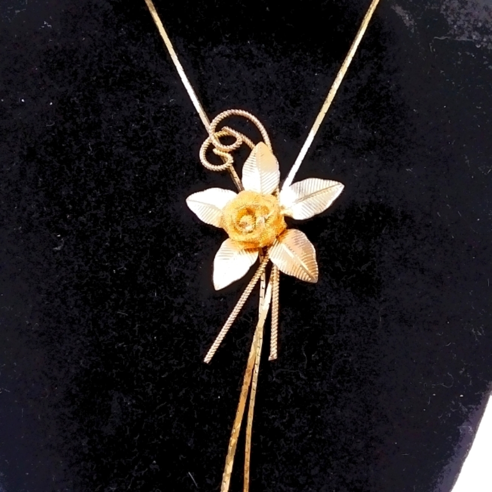 Very unique adjustable necklace. Beautiful gold tone thin chain.